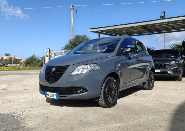 Lancia Ypsilon 0.9 TwinAir 85 CV 5 porte Metano Ecochic Gold Auto